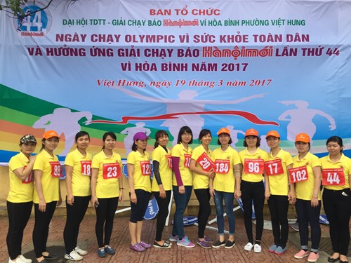 Cán bộ giáo viên nhân viên nhà trường tham gia giải chạy báo Hà Nội mới lần thứ 44 vì hòa bình năm 2017 phường Việt Hưng